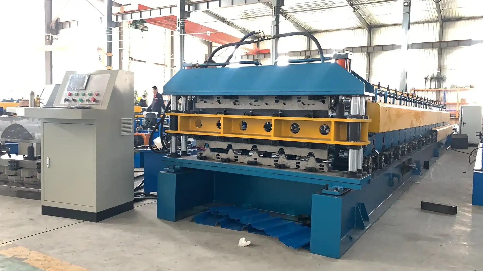 Comparing Trapezoidal and Corrugated Sheet Roll Forming Machines: Key Differences Explained